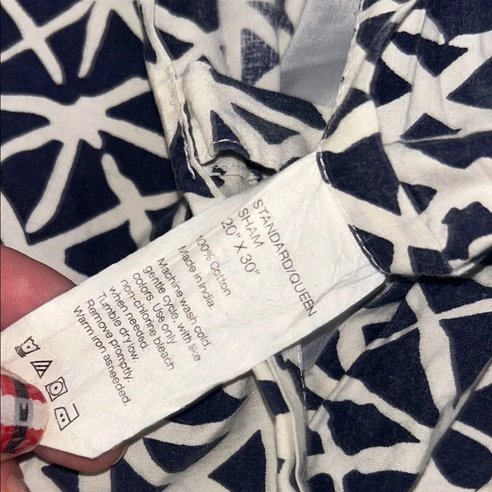 DKNY 2 Set Blue and White Geometric Pillow Shams 20x30